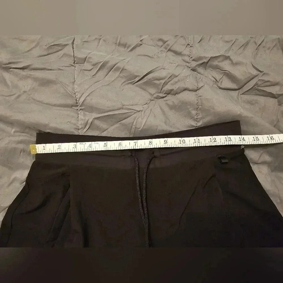 Athleta Venture Bermuda Shorts - Picture 4 of 7